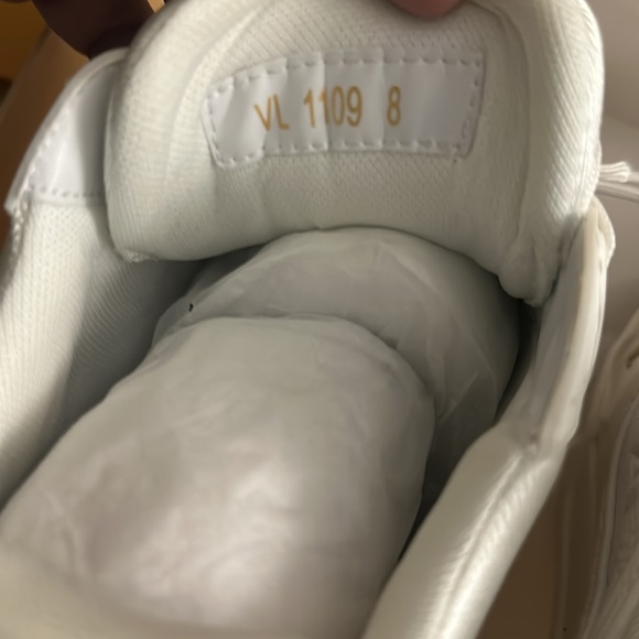 Louis Vuitton Trainer Sneaker size LV 8 (US 9 Perfectly) - Picture 8 of 10